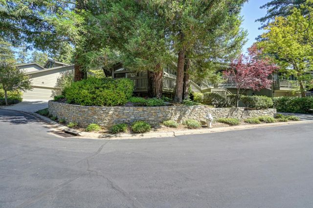 24 Quail Point Pl, Carmichael, CA 95608