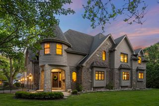 605 Thornwood Drive, Naperville, IL 60540