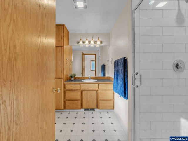 1160 SW Goucher St, Mcminnville, OR 97128