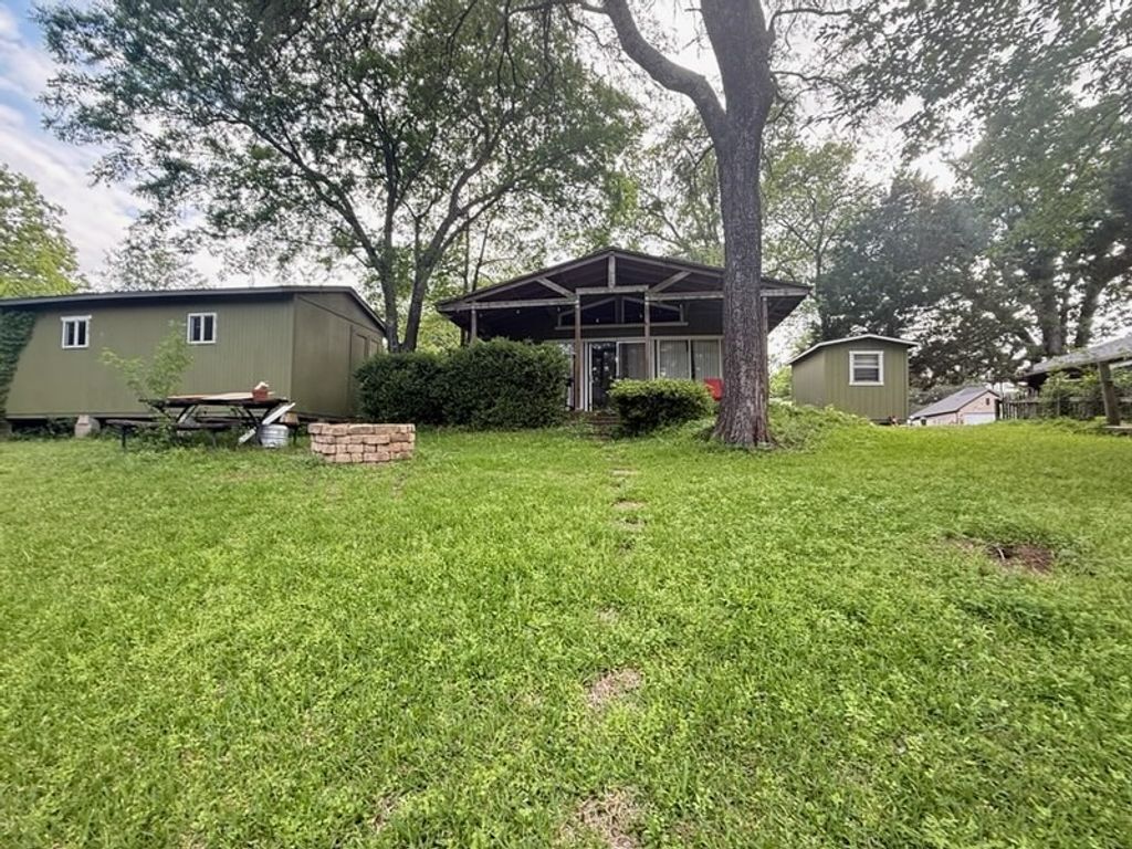 128 Shady Shores Drive, Mabank, TX 75156