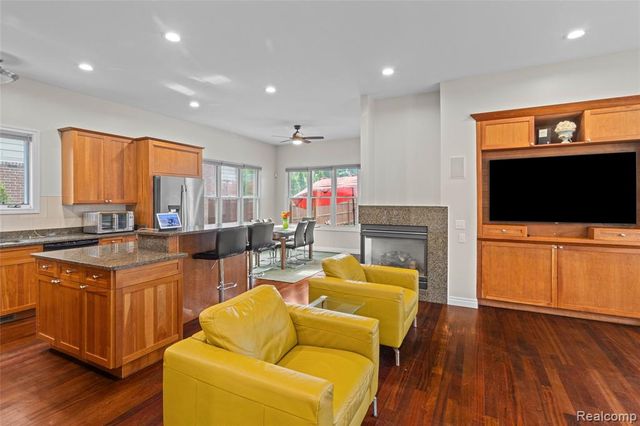 1520 Pierce Street, Birmingham, MI 48009