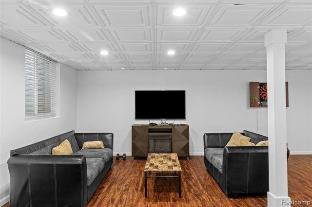 1520 Pierce Street, Birmingham, MI 48009