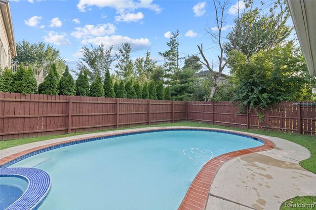 1520 Pierce Street, Birmingham, MI 48009