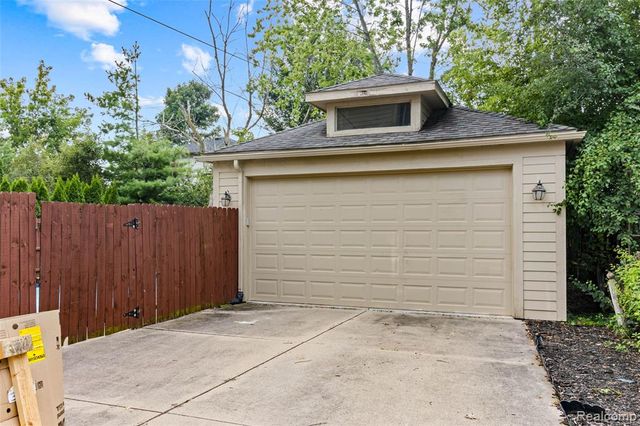 1520 Pierce Street, Birmingham, MI 48009