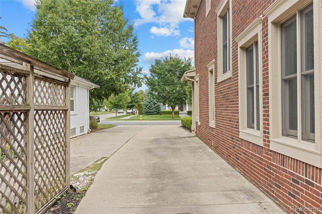 1520 Pierce Street, Birmingham, MI 48009