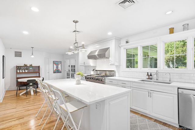 60 Hillside Lane, New Rochelle, NY 10804