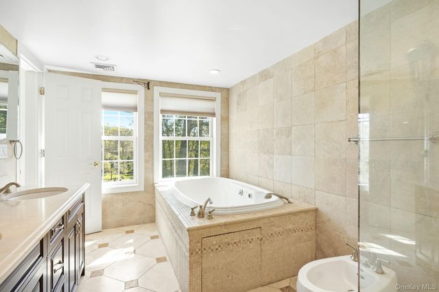 60 Hillside Lane, New Rochelle, NY 10804
