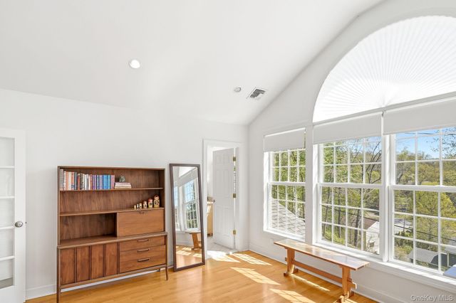 60 Hillside Lane, New Rochelle, NY 10804