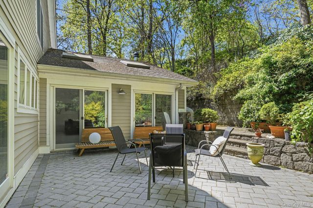 60 Hillside Lane, New Rochelle, NY 10804