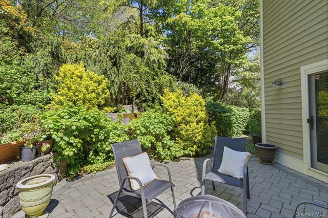 60 Hillside Lane, New Rochelle, NY 10804