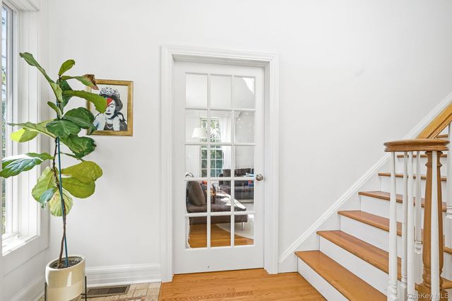 60 Hillside Lane, New Rochelle, NY 10804