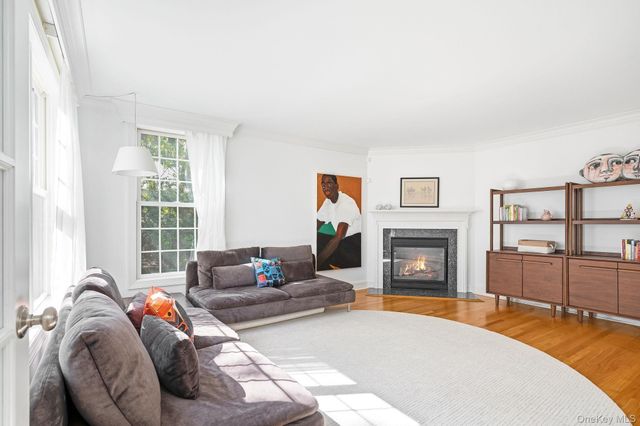 60 Hillside Lane, New Rochelle, NY 10804