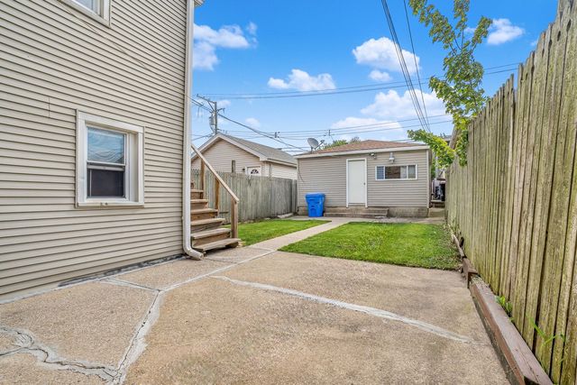 3339 S Bell Avenue, Chicago, IL 60608