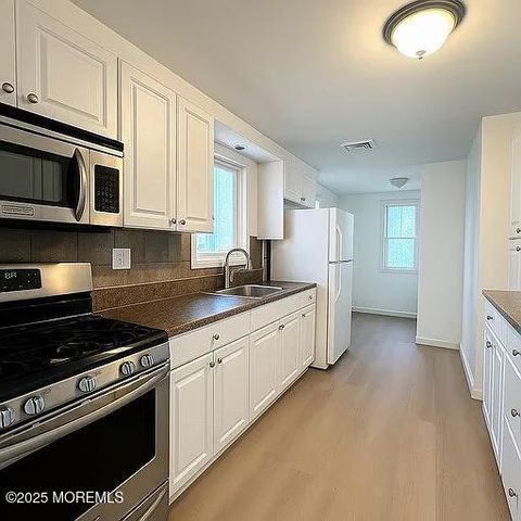 546 E Bayview Avenue, Ocean Gate, NJ 08740