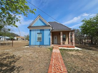 501 E 10th Street, Brady, TX 76825