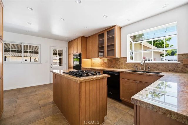 6525 Lubao Avenue, Woodland Hills, CA 91367