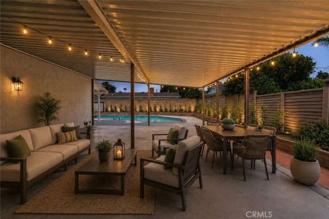 6525 Lubao Avenue, Woodland Hills, CA 91367