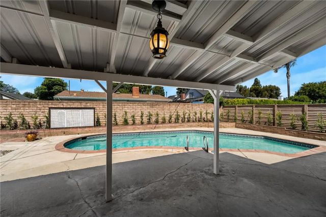 6525 Lubao Avenue, Woodland Hills, CA 91367