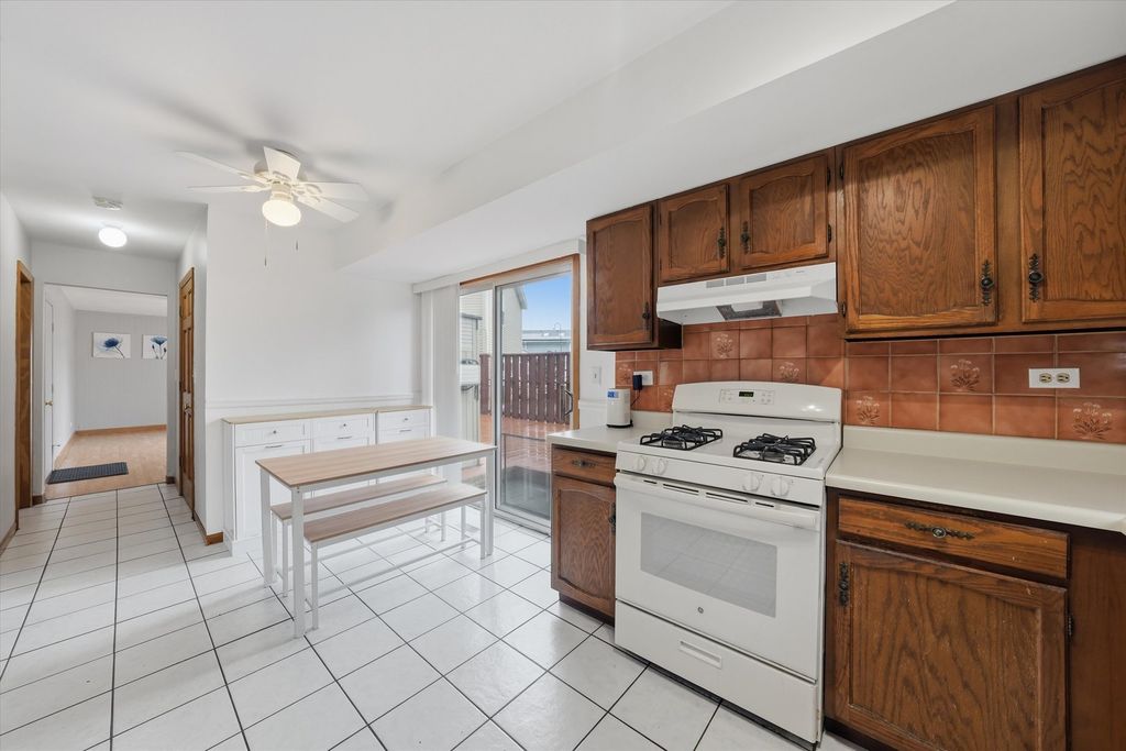 130 Lasalle Road, Streamwood, IL 60107 — photo 4