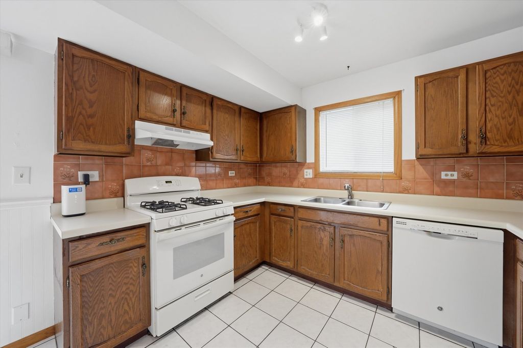 130 Lasalle Road, Streamwood, IL 60107 — photo 5
