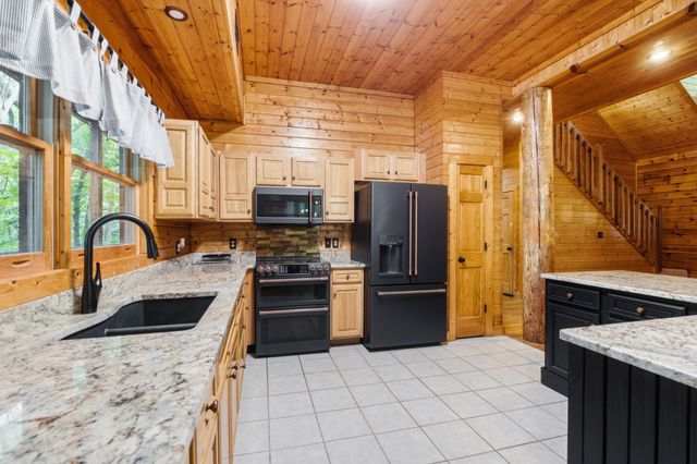 487 Rocky River Shores Drive, Rock Island, TN 38581