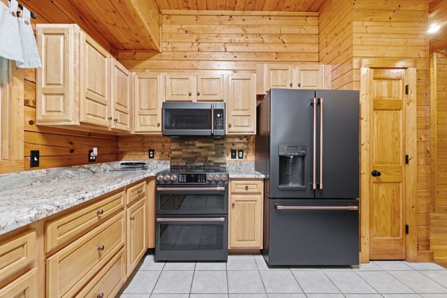 487 Rocky River Shores Drive, Rock Island, TN 38581