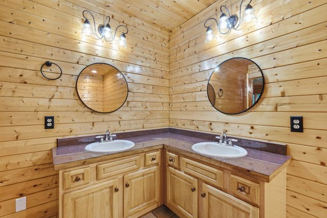 487 Rocky River Shores Drive, Rock Island, TN 38581
