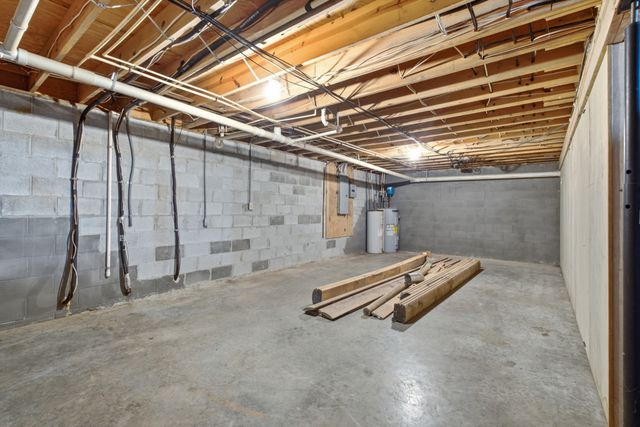 487 Rocky River Shores Drive, Rock Island, TN 38581