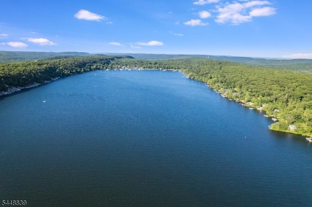 23 Notch Rd, Rockaway Twp., NJ 07435