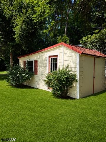 23 Notch Rd, Rockaway Twp., NJ 07435