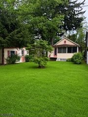23 Notch Rd, Rockaway Twp., NJ 07435