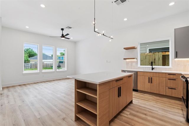 6624 Saint Augustine, Houston, TX 77021