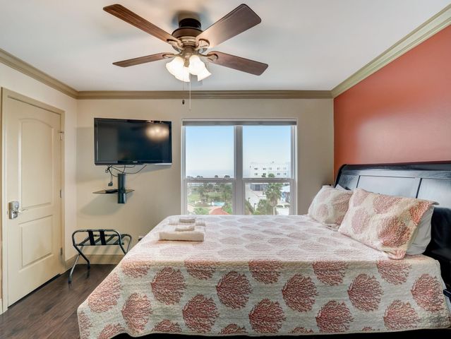 9520 Seawall Boulevard 351, Galveston, TX 77554