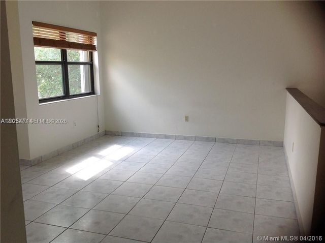 10231 W Fontainebleau Blvd 202, Miami, FL 33172