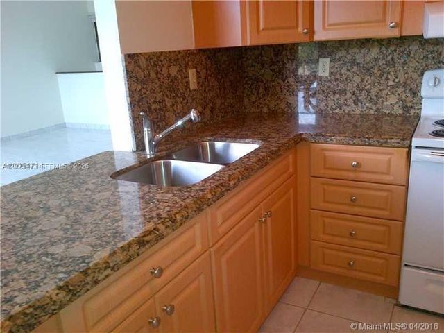 10231 W Fontainebleau Blvd 202, Miami, FL 33172