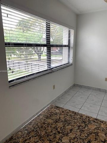 10231 W Fontainebleau Blvd 202, Miami, FL 33172