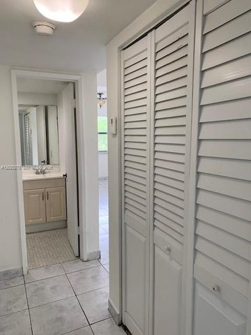 10231 W Fontainebleau Blvd 202, Miami, FL 33172
