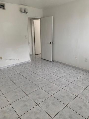 10231 W Fontainebleau Blvd 202, Miami, FL 33172