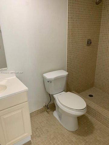 10231 W Fontainebleau Blvd 202, Miami, FL 33172