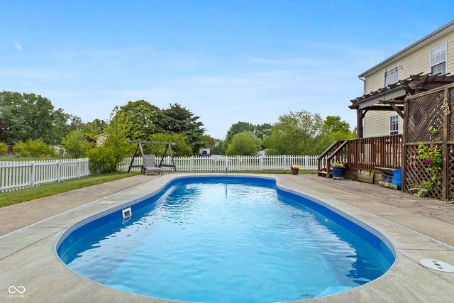 8560 Charleston Court, Avon, IN 46123