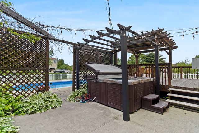 8560 Charleston Court, Avon, IN 46123