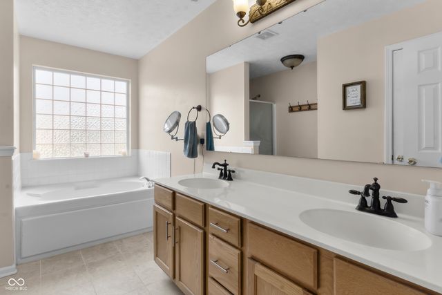 8560 Charleston Court, Avon, IN 46123