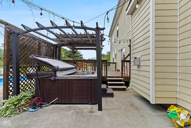 8560 Charleston Court, Avon, IN 46123