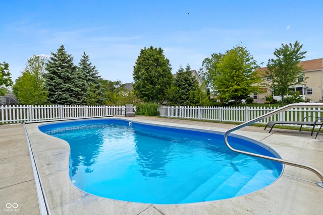 8560 Charleston Court, Avon, IN 46123
