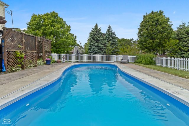 8560 Charleston Court, Avon, IN 46123