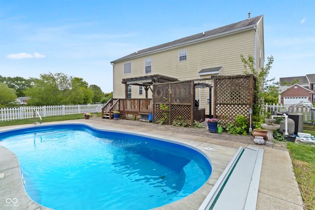 8560 Charleston Court, Avon, IN 46123
