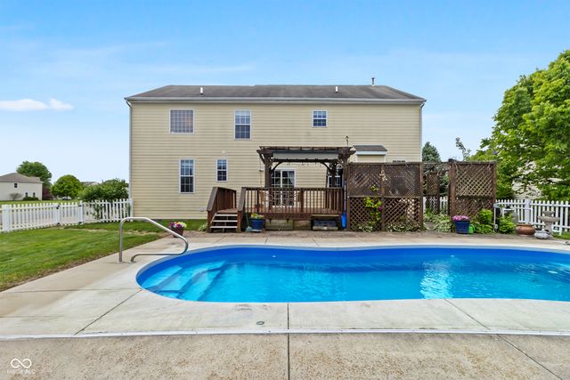 8560 Charleston Court, Avon, IN 46123