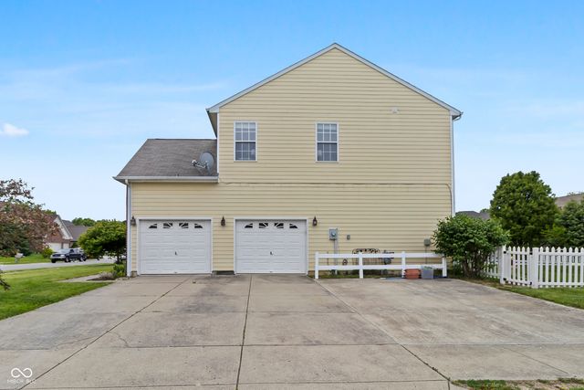 8560 Charleston Court, Avon, IN 46123