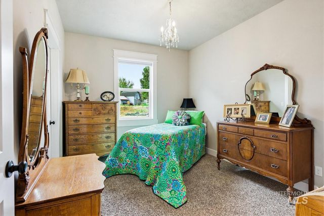 15063 Leon Ln, Caldwell, ID 83607