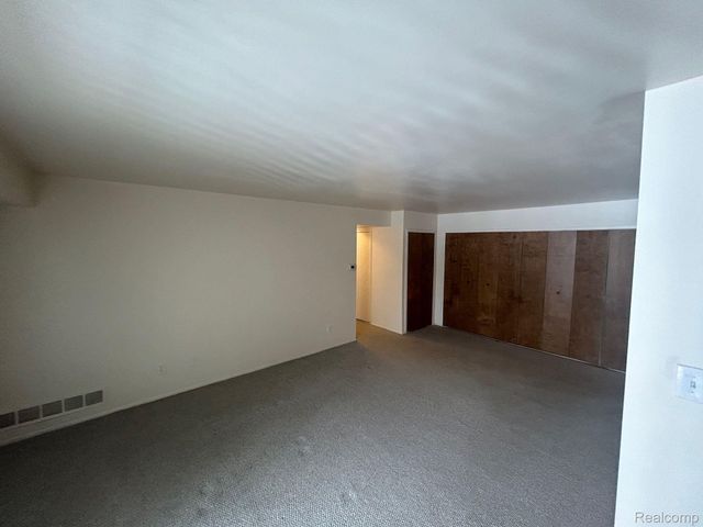 30042 W 12 MILE Road 56, Farmington Hills, MI 48334